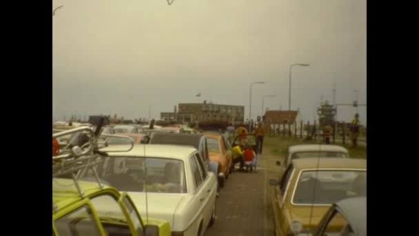 アムステルダム オランダ1969年5月 60年代の渋滞中の車 — ストック動画