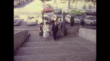 Palermo, İtalya Eylül 1983: İnsanlar kiliseye 80 'lerde vaftiz için giriyor