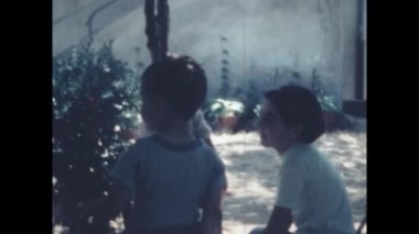 L 'aquila İtalya Mayıs 1963: 60' larda bahçe evinde aile anıları