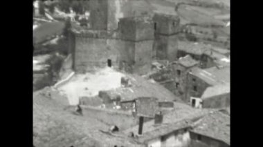 Terni, İtalya Ekim 1955: 50 'lerde küçük bir ortaçağ köyü dağı