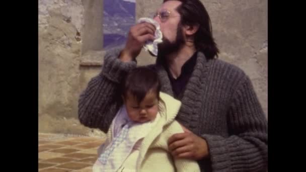 Salobrena Spain May 1970 Man Blows His Nose 70S — Vídeo de Stock