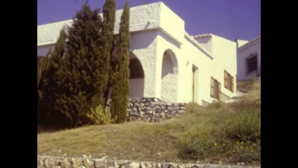 西班牙萨洛贝纳 70年代奢华的西班牙式住宅 — 图库视频影像
