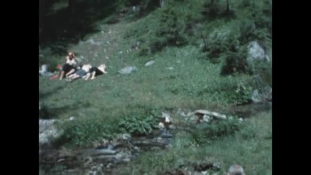 Costalunga Italia Giugno 1959 Bagni Sole Dolomiti Montagna Negli Anni — Video Stock