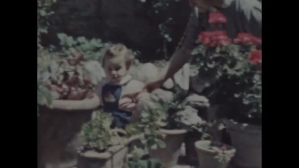 Terni Italy June 1955 Little Girl Garden Family Memories 50S — Stockvideo