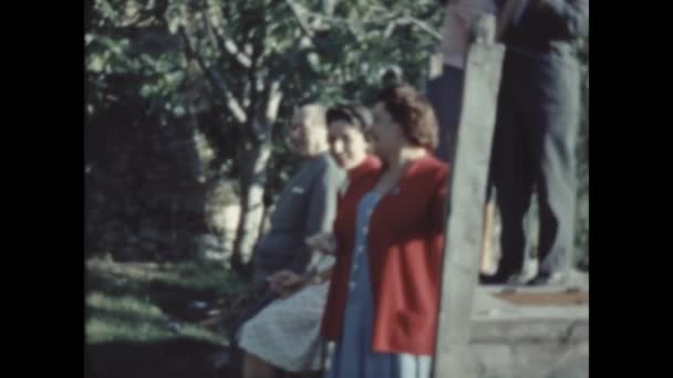 Terni Italy October 1955 Grandparents Grandchildren Garden Family Memories 50S — Vídeos de Stock