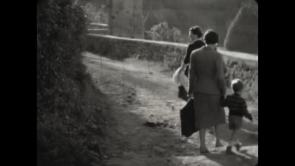 Terni Itália Maio 1956 Família Excursão Cena Campo Década — Vídeo de Stock