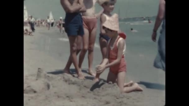 Rimini Italy May 1955 Family Beach Holidays Italy 50S — Video Stock