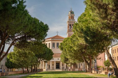 Rovigo 'daki Rotonda tapınağı, İtalyan şehrinin göbeğindeki antik bir kilise. 16. ve 17. yüzyıllar arasında inşa edilmiş sekizgen planlı dini bir bina..