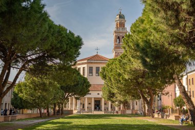 Rovigo 'daki Rotonda tapınağı, İtalyan şehrinin göbeğindeki antik bir kilise. 16. ve 17. yüzyıllar arasında inşa edilmiş sekizgen planlı dini bir bina..