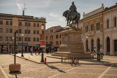 Rovigo, İtalya 22 Nisan 2022: Rovigo 'da Giuseppe Garibaldi Meydanı