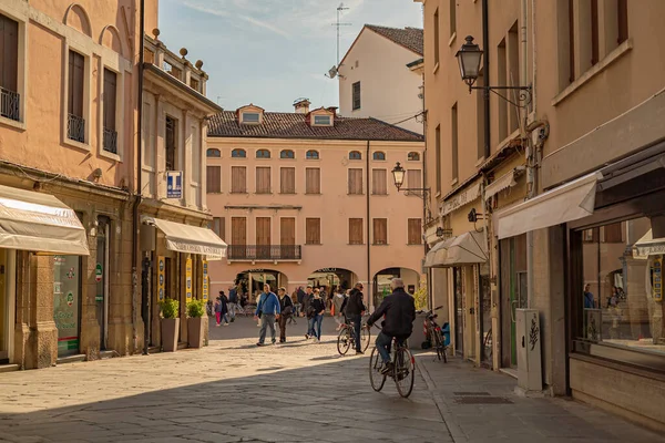 Rovigo, İtalya 22 Nisan 2022: Rovigo 'da Giuseppe Garibaldi Meydanı