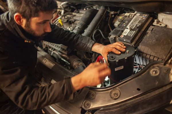 ミラノ イタリア24 エイプリル2022 機械修理車の詳細 — ストック写真