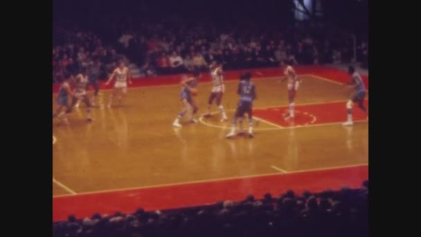 Louis Missouri Usa December 1970 Basketball Game Louis Bombers — стокове відео