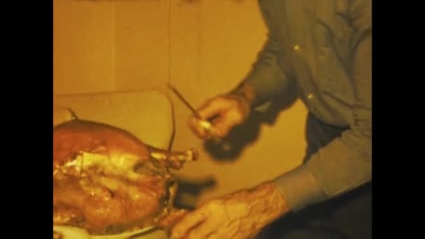 Lynn United States May 1960 Man Prepares Turkey Thanksgiving Day — Stock Video