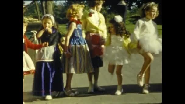 Grimaud France June 1958 Children Dressed Carnival 50S — Vídeos de Stock