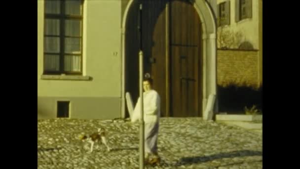 Paris France October 1958 People Stroll Town Street 50S — Vídeo de Stock