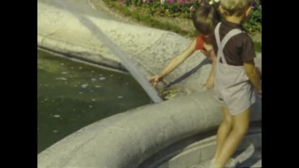Sanremo Italy June 1958 Fountain Park 50S — Stock video