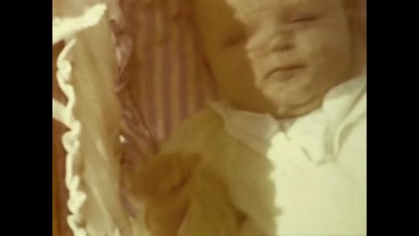 Παρίσι Γαλλία Μάιος 1958 Μωρό Στην Κούνια Στη Δεκαετία Του — Αρχείο Βίντεο