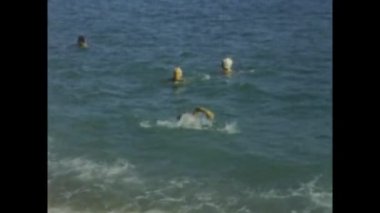 Avignon, Fransa Haziran 1961: 60 'larda plaj tatilleri sahneleri