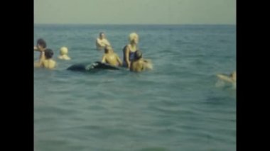 Avignon, Fransa Haziran 1961: 60 'larda plaj tatilleri sahneleri