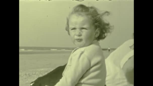 Paris France June 1953 Children Sea Beach Family — стокове відео