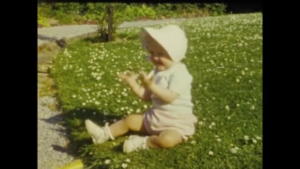 Paris France June 1959 Cute Children Sitting Lawn Family Memories — Stockvideo