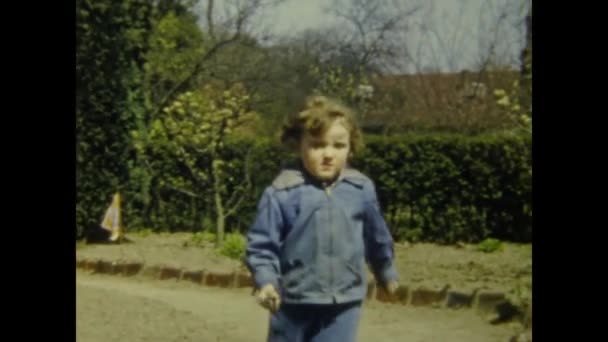 Париж Франция Июль 1958 Садовый Ребенок Учится Растениям Годы — стоковое видео