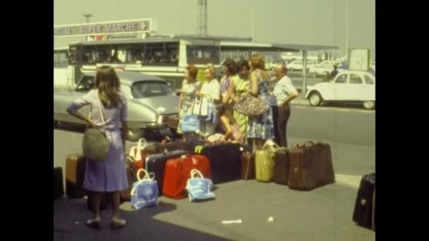 Paris France July 1976 People Out Paris Airport — Stock Video