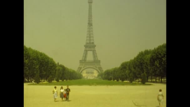 París Francia Julio 1976 Visita Guiada Con Turistas Los Años — Vídeo de stock
