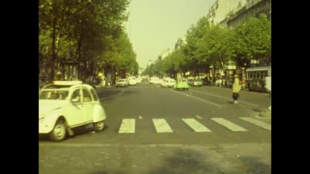 Paris France July 1976 France 1976 Paris Street View — Stock Video