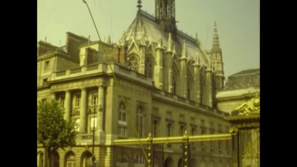 フランス1976年7月 フランス1976年7月 70年代のパリのストリートビュー — ストック動画