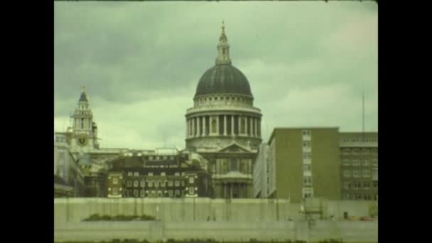 イギリス ロンドン1977年5月 70年代のロンドン ストリート シーン — ストック動画