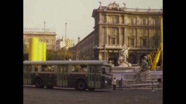 ROME, ITALY 28 NİSAN 1974: 70 'lerde Roma' daki Piazza della β bblica veya Cumhuriyet Meydanı
