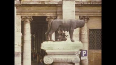 ROME, ITALY 28 NİSAN 1974: 70 'lerde Romolo Remo heykeli