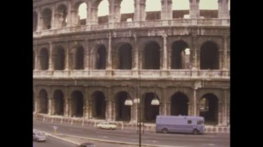 ROME, ITALY 28 NİSAN 1974: 70 'lerde Roma' nın kolyum manzarası