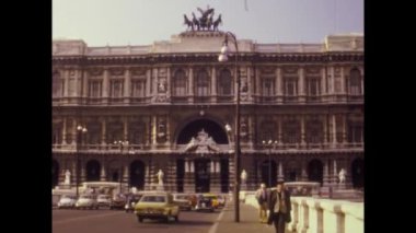 ROME, İTALYA EKİM 1975: 70 'lerde Roma sokak manzarası