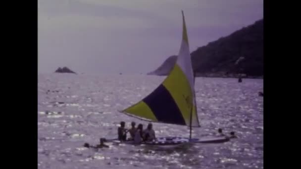 Espiritu Santo Island Messico Agosto 1974 Barche Vela Turisti Mare — Video Stock