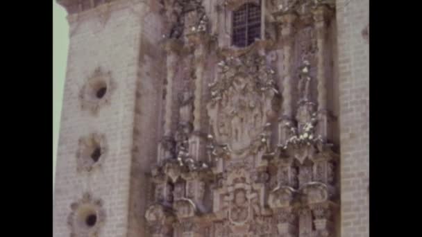 メキシコのタスコ アルコン1974年5月 イグレシア サンタ プリスカ サンタ プリスカ教会 プラザ ボーダ ゾカロ — ストック動画