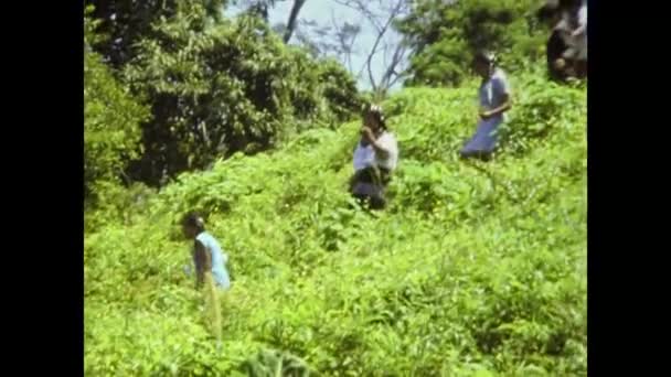Uxmal Mexico October 1978 70年代森林中的玛雅人 — 图库视频影像