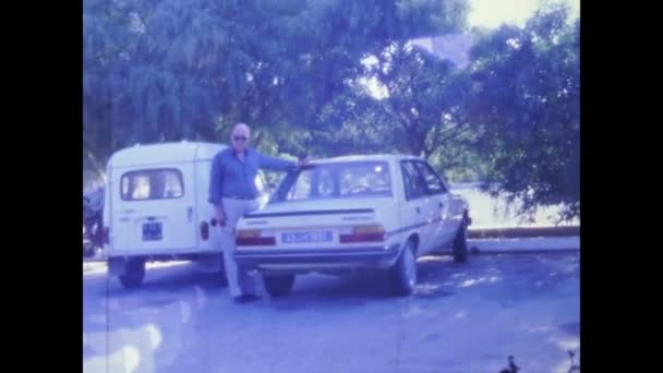 Casablanca Morocco Junho 1977 Homem Entra Carro Nos Anos — Vídeo de Stock
