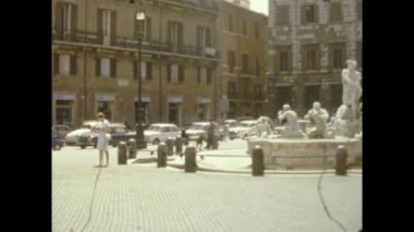 ROME, İTALYA 27 MAYIS 19 MAYIS 1964: 60 'larda Roma' daki İnsanlar Grubu