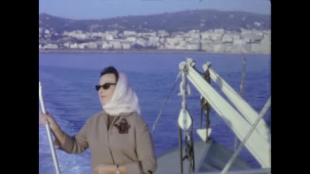 Ischia Włochy Czerwiec 1964 Kobieta Śródziemnomorskiej Podróży Promem Latach Tych — Wideo stockowe