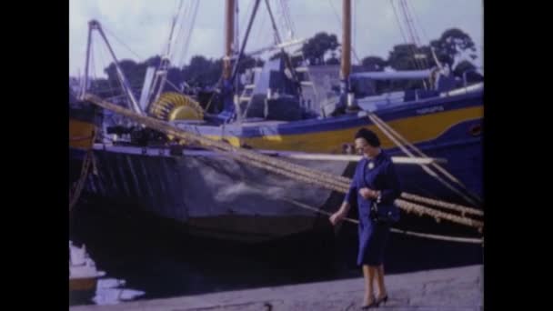 Ischia Italia Junio 1964 Mujer Sube Ferry Puerto Ischia Los — Vídeos de Stock