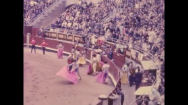 Madrid, İspanya 1966: Corrida gösterisi veya boğa güreşi, PLaza de Toros Madrid 1966. 60 'lar.