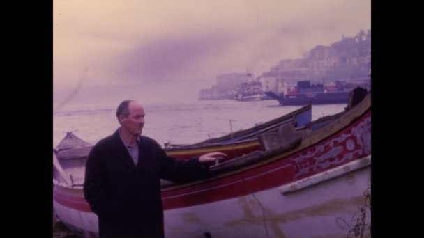 Istanbul Turkije Mei 1966 Boten Afgemeerd Kust Istanbul Jaren — Stockvideo