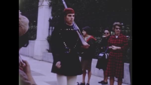 Athènes Grèce Mai 1965 Vêtements Traditionnels Des Soldats Grecs — Video