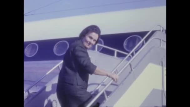 Atene Grecia Maggio 1965 Gente Scende Dall Aereo Negli Anni — Video Stock