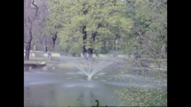 Wien Österreich Mai 1965 Brunnen Park Den 60Er Jahren — Stockvideo