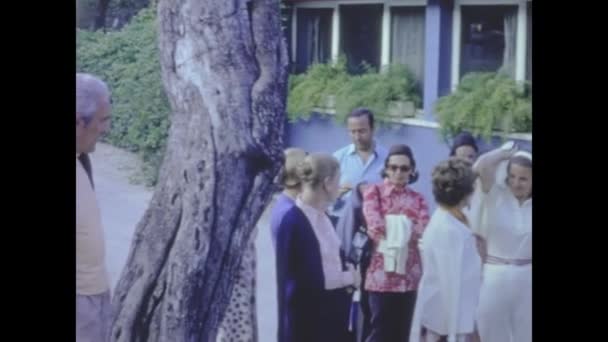 ギリシャ コルフ1970年6月 70年代のコルフ リゾートの人々 — ストック動画