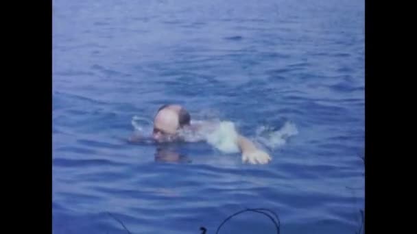Tellaro Italia Junio 1964 Mar Mediterráneo Con Vacaciones Nadador Los — Vídeos de Stock